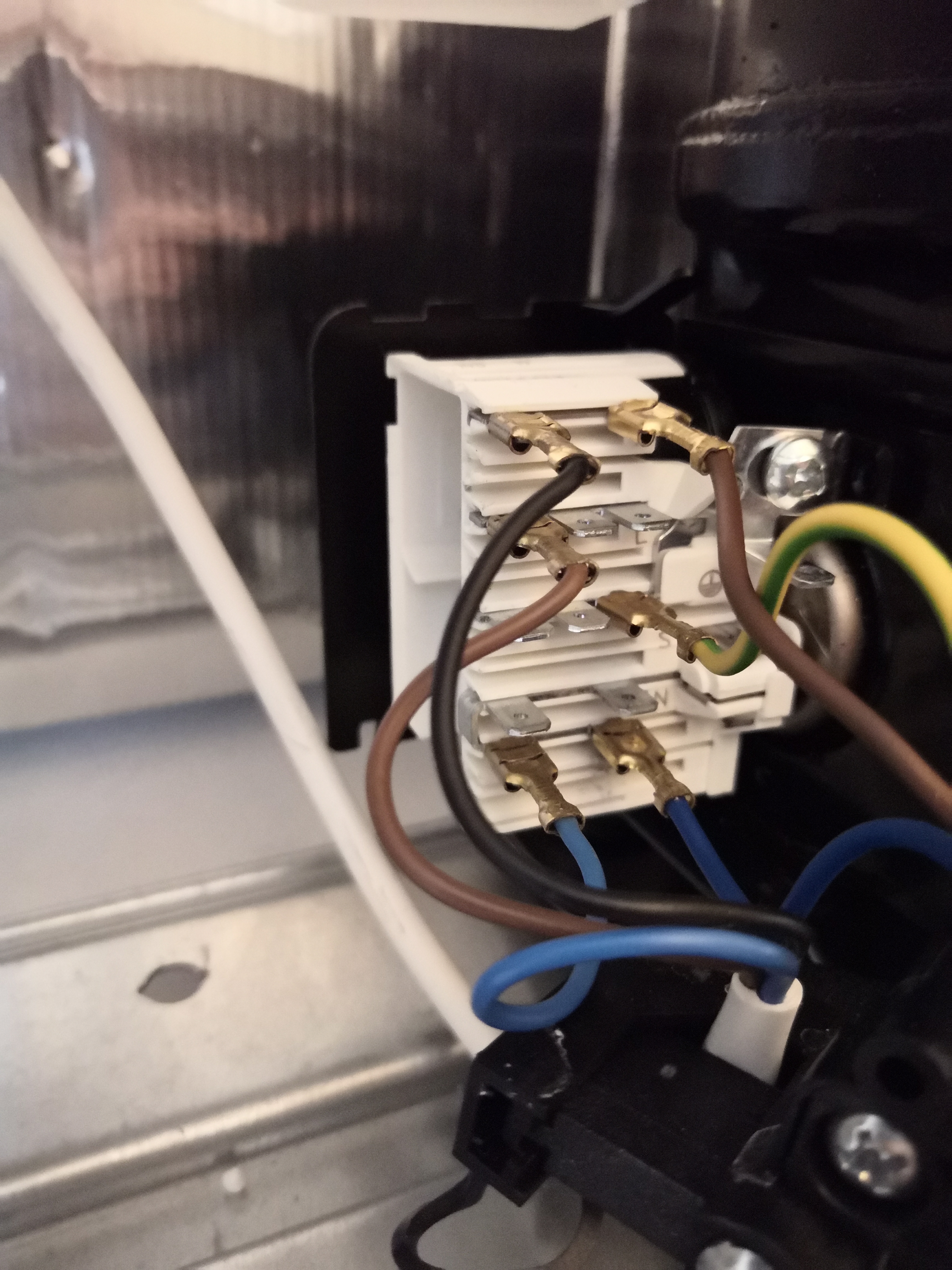 Peut On Brancher Un Frigo Sur Une Prise Normale Conseils Électroménager Fils réfrigérateur Whirlpool BLF 8001OX débranchés